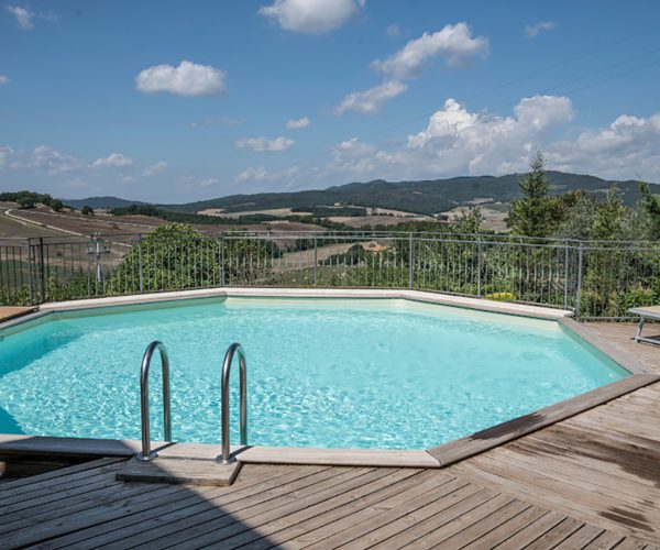 podere-le-maggiane_gallery-piscina-fienile-2
